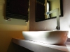 particolare del lavabo del bagno grande